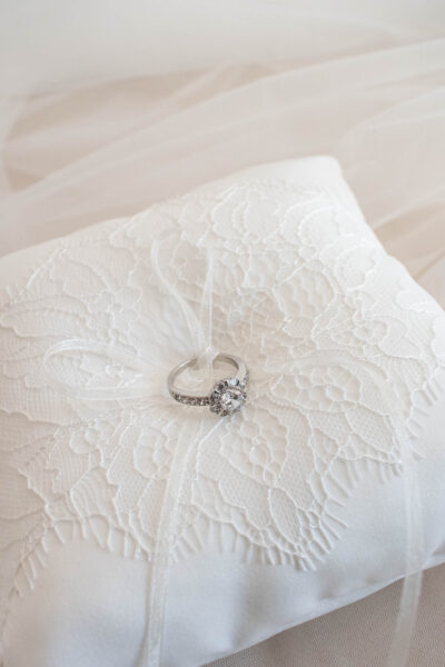 Francia csipkés gyűrűpárna