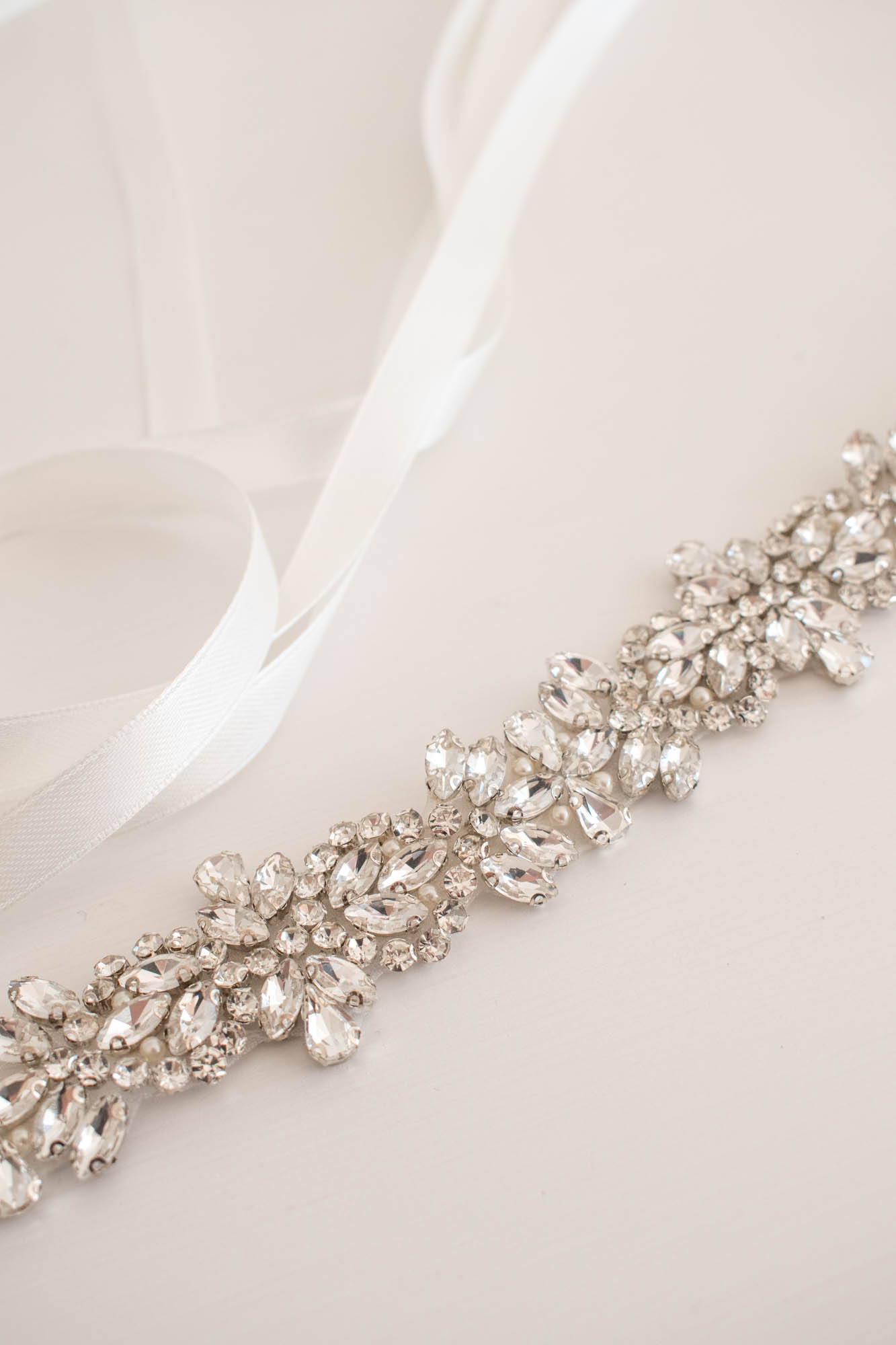 ZADA - csillogó strassz menyasszonyi öv